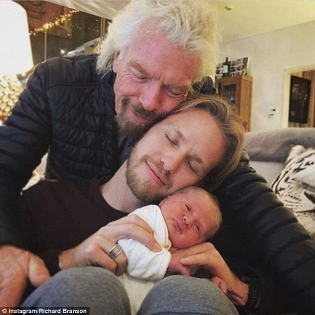 3c7cc98700000578-4155384-family_portrait_sir_richard_branson_proudly_shared_a_snapshot_of-a-15_1485339553215