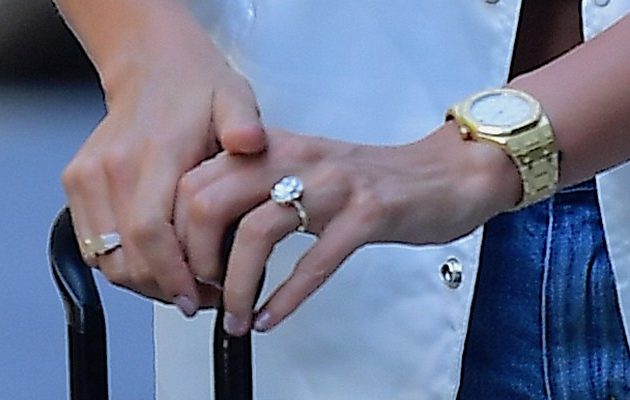 Hailey Baldwins Gigantic Engagement Ring From Justin Bieber